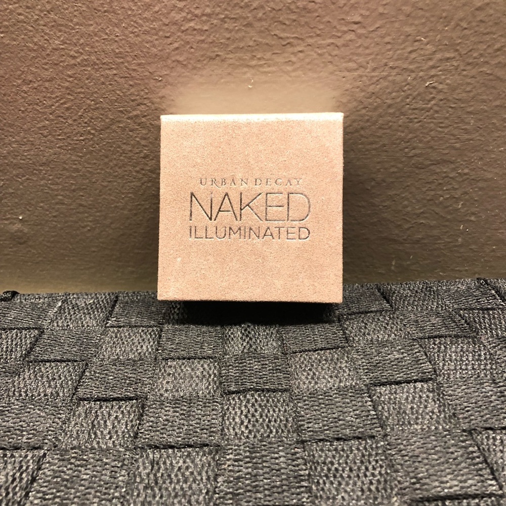 Urban Decay Naked Illuminated Shimmer Powder
